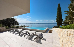 Lovely Home In Zdrelac With Heated Swimming Pool